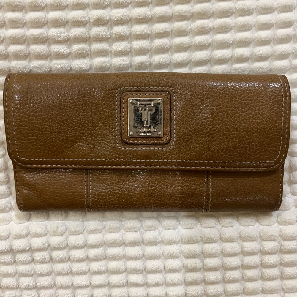 Tignanello Tan Leather Wallet with Logo Accent